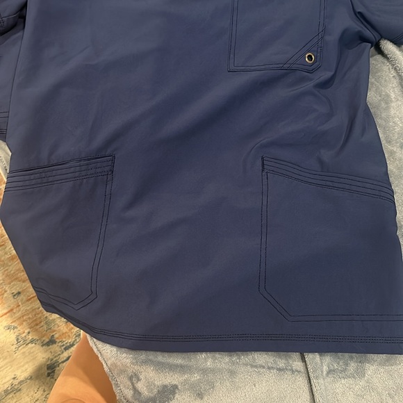 Men’s scrub tops infinity by Cherokee size medium - Picture 3 of 4